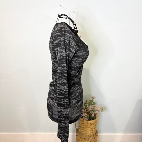 Cute vintage y2k black & gray tight long sleeve grunge semi sheer lace top - Picture 5 of 7